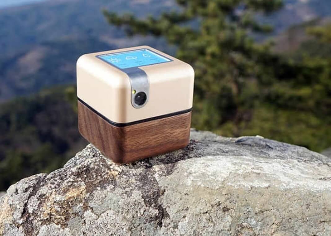 Robotic PLEN Cube Will Become Your Best Companion